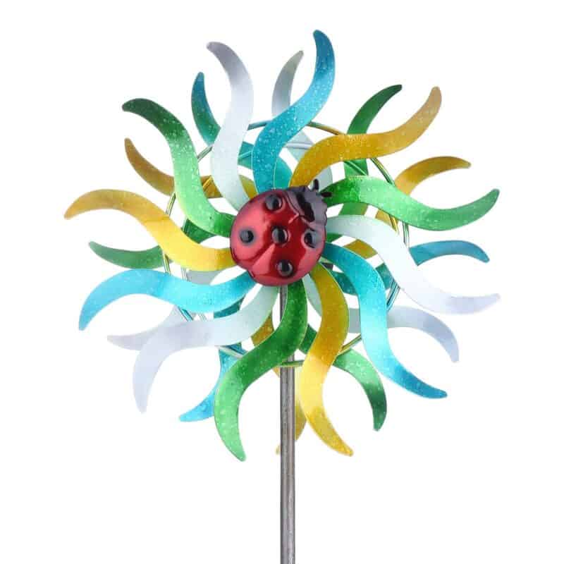 Eolienne de jardin, une énergie renouvelable en figurine