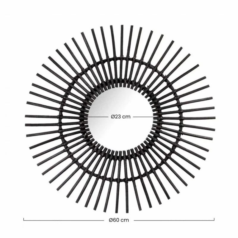 Miroir en rotin sur fond noir