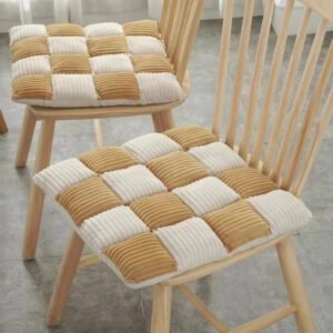 Coussin Chaise Rotin Carre Motifs Carreaux 03.jpg