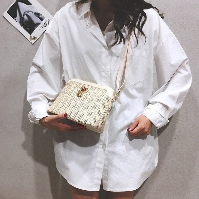 Sac À Main De Plage Beige En Rotin Avec Chaînes Élégantes 2 Sac A Main De Plage Beige En Rotin A Chaines Pour Femme 4.jpg
