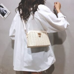 Sac À Main De Plage Beige En Rotin Avec Chaînes Élégantes 7 Sac A Main De Plage Beige En Rotin A Chaines Pour Femme 8.jpg