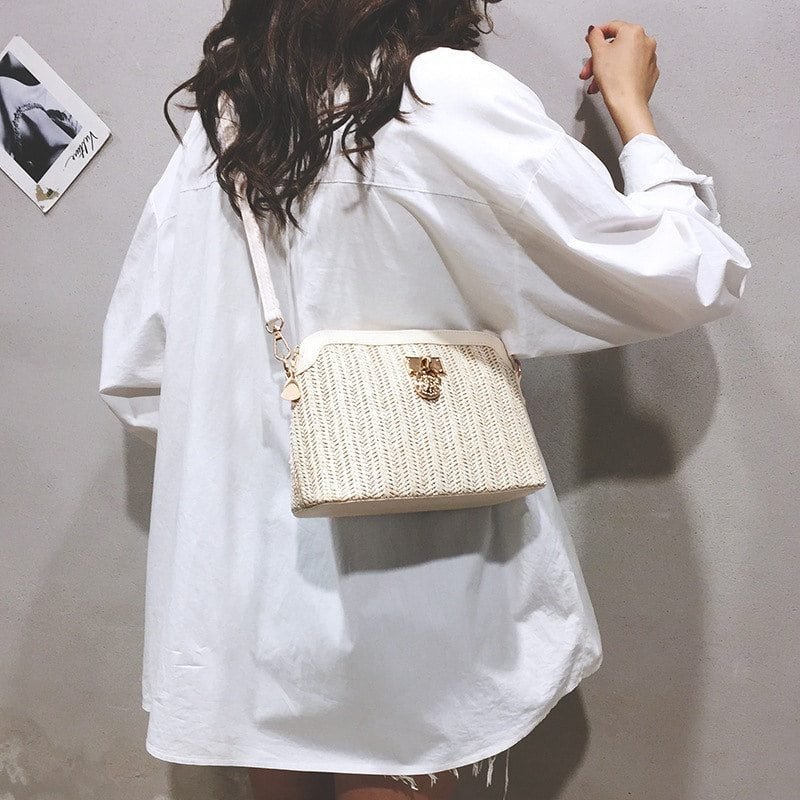 Sac À Main De Plage Beige En Rotin Avec Chaînes Élégantes 3 Sac A Main De Plage Beige En Rotin A Chaines Pour Femme 8.jpg