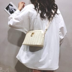 Sac À Main De Plage Beige En Rotin Avec Chaînes Élégantes 8 Sac A Main De Plage Beige En Rotin A Chaines Pour Femme 9.jpg