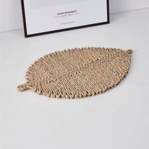 Set De Table En Paille Au Design De Feuille Naturelle