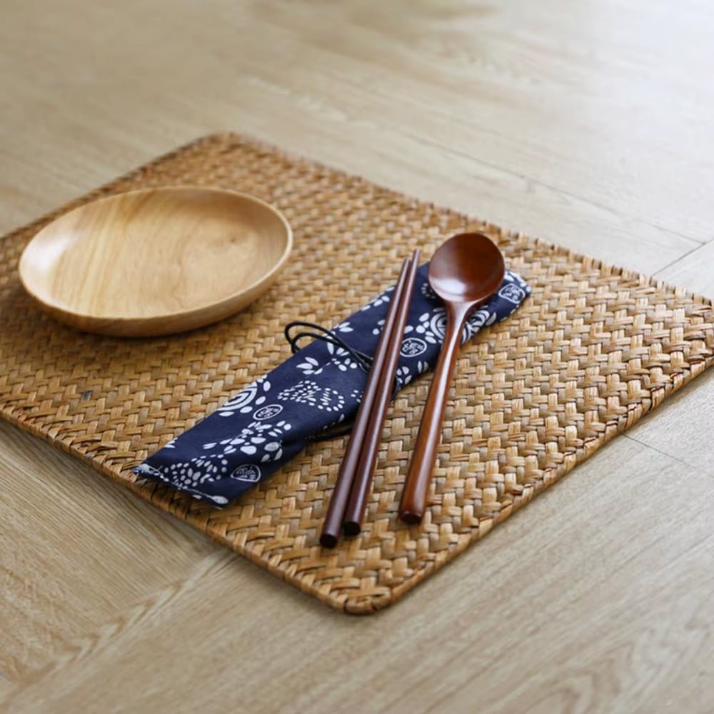Set De Table En Bambou Rectangulaire Au Style Japonais Élégant 3 Set Table Bambou Rectangulaire Style Japonais2.jpg