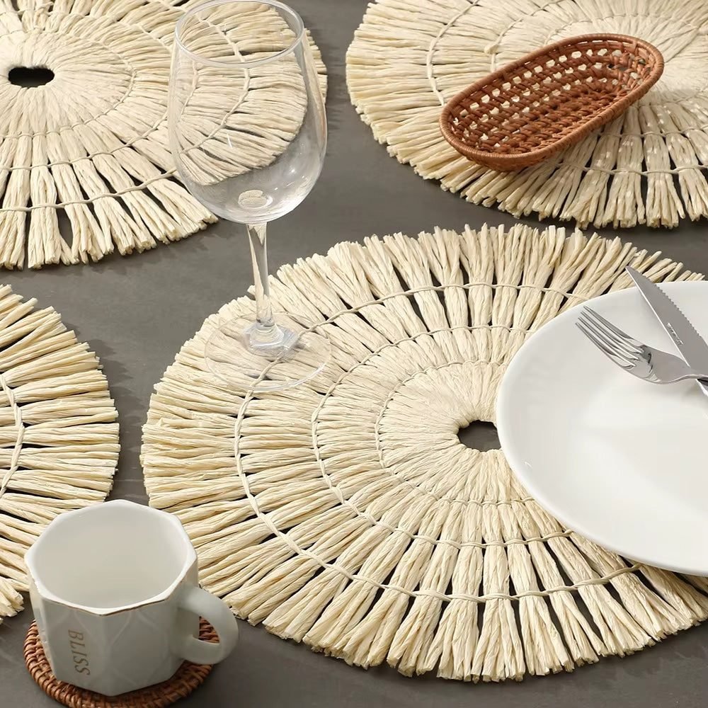 Set De Table En Paille Tressée Au Charme Champêtre Élégant 2 Set Table Effet Paille Creatif Pastoral2.jpg