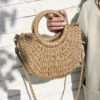 Sac À Bandoulière En Rotin Demi-Lune Tissé Style Bohème Chic 6 Sac A Bandouliere Demi Rond Tisse En Rotin 3.jpg