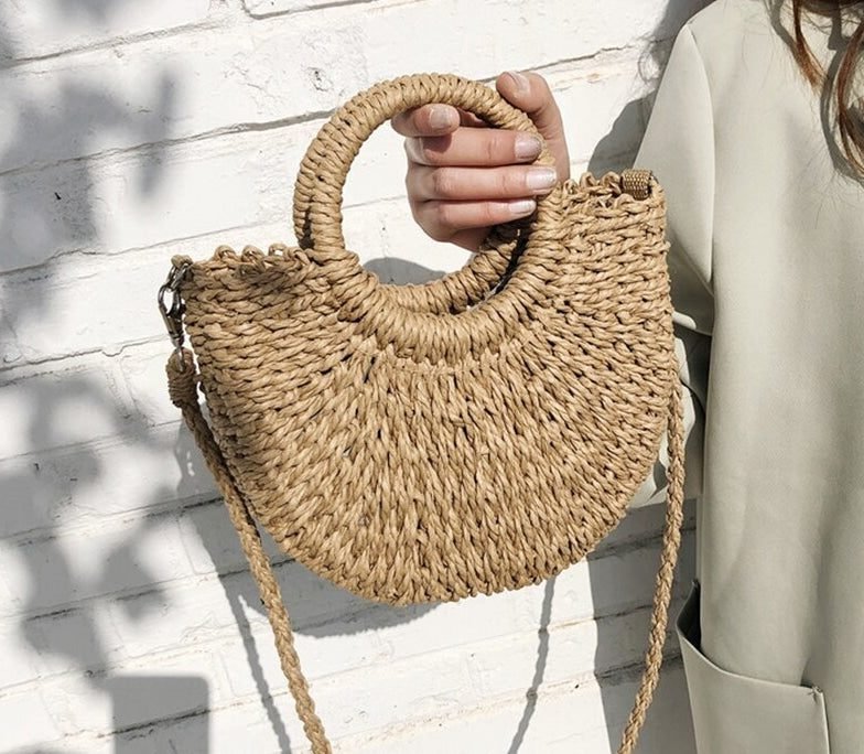 Sac À Bandoulière En Rotin Demi-Lune Tissé Style Bohème Chic 1 Sac A Bandouliere Demi Rond Tisse En Rotin 3.jpg