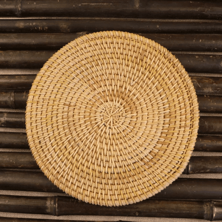 Set De Table En Rotin Rond Tressé Pour Une Décoration Champêtre 1 Set Table Rotin Rond Style Pastoral 02.png