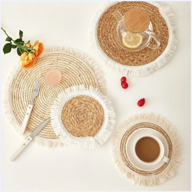Set De Table En Rotin Tressé Au Style Champêtre Avec Fils 2 Set Table Rotin Style Pastoral Fils 02.jpg